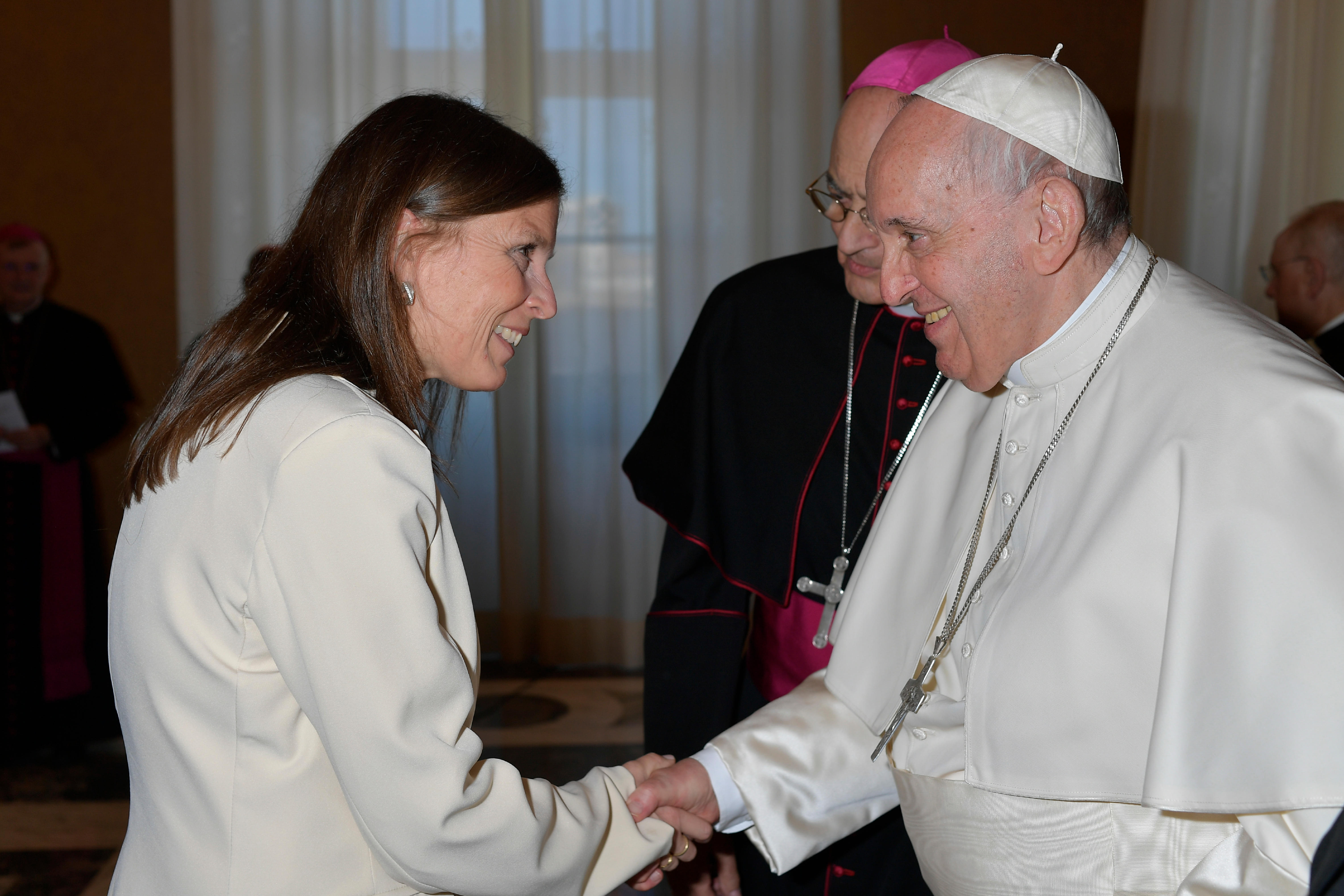 Dr. Mariana Falconier shaking hands with the Pope