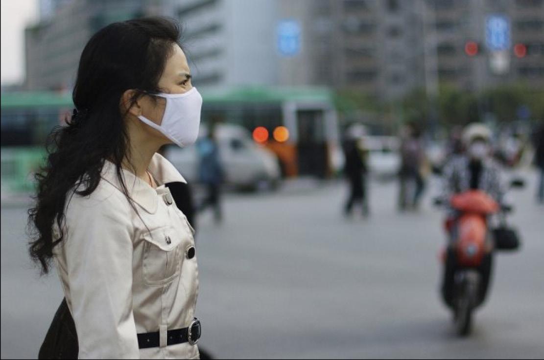 Woman wearing a face mask in the city 