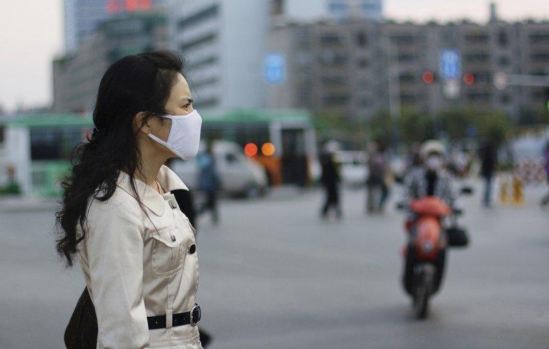 Woman wearing a face mask in the city