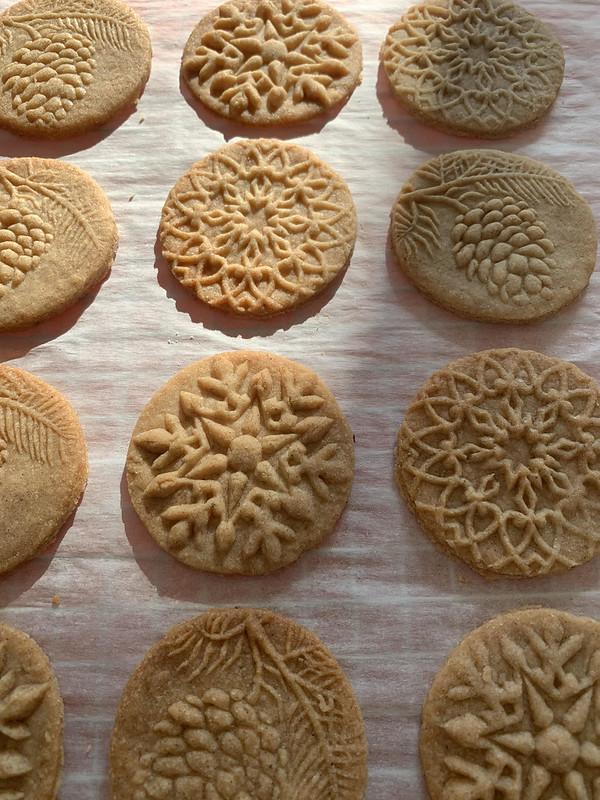 Baked cookies with designs