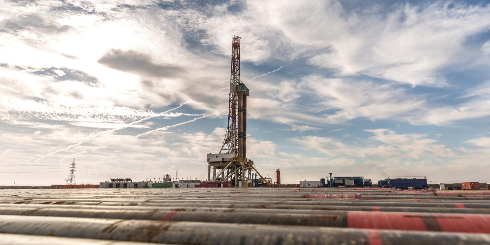 Battery of pumping trucks for hydraulic fracturing (Fracking)