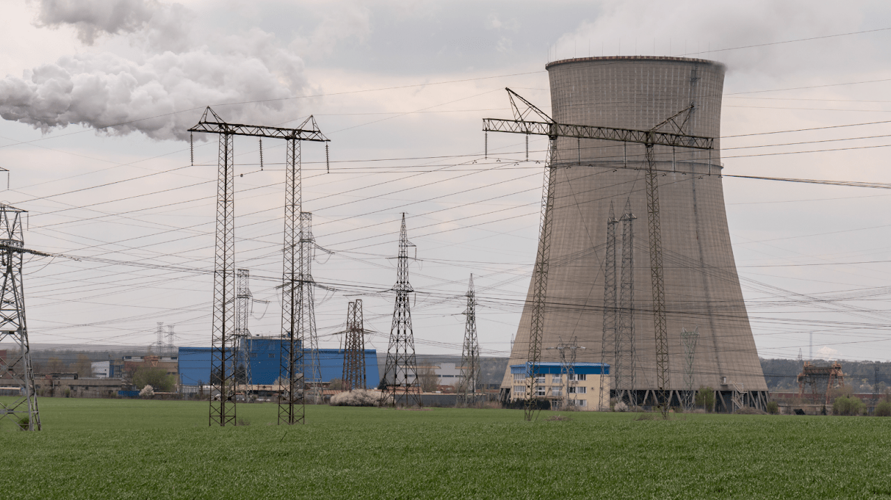 Power plant emitting smoke plumes into the air