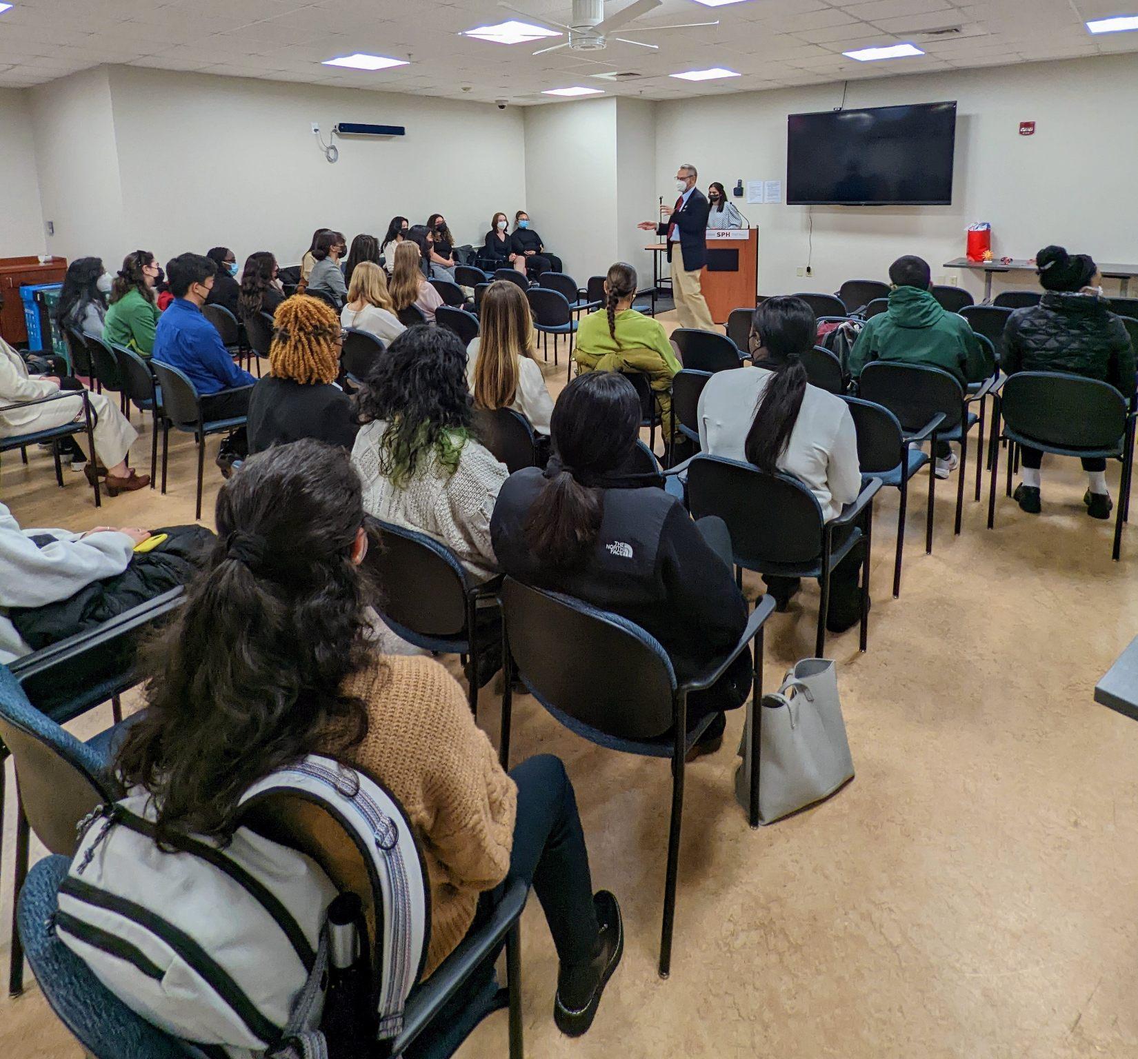 Dean Boris Lushniak speaking to students at the annual SEIPH conference. 